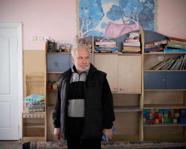 Volodymyr Sagaydak, director del Centro de Rehabilitación Social y Psicológica Infantil Stepanivka, en Kherson el 17 de abril de 2023. 