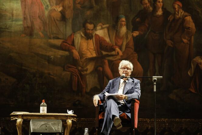 Stéphane Lissner sur la scène du Teatro San Carlo lors de la présentation de la saison 2021-2022, à Naples, le 23 octobre 2020.
