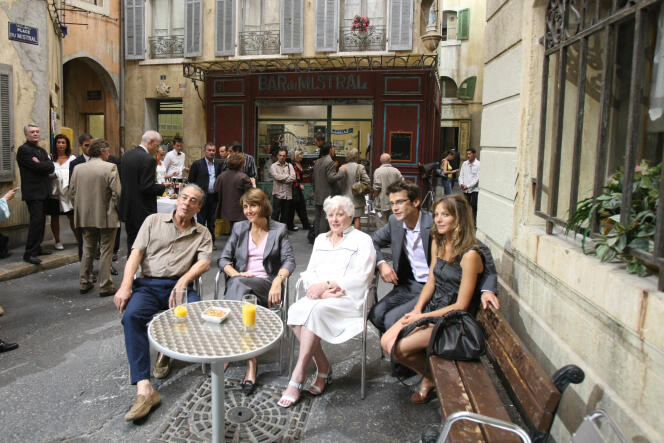 Michel Cordes, en primer plano a la izquierda, en los estudios Belle-de-Mai, en Marsella, el 20 de junio de 2008.