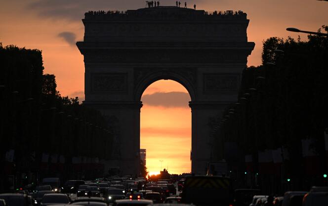Frente al Arco del Triunfo, en París, el 7 de mayo de 2023.