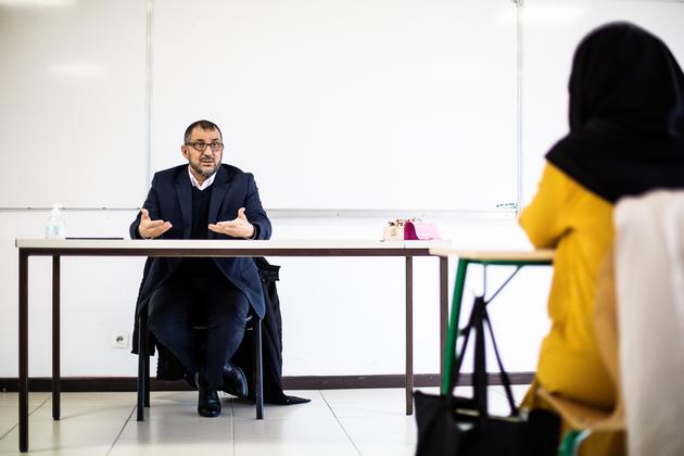 Larabi Becheri, dean of IESH, gives a lecture on fatwas, March 14, 2023.