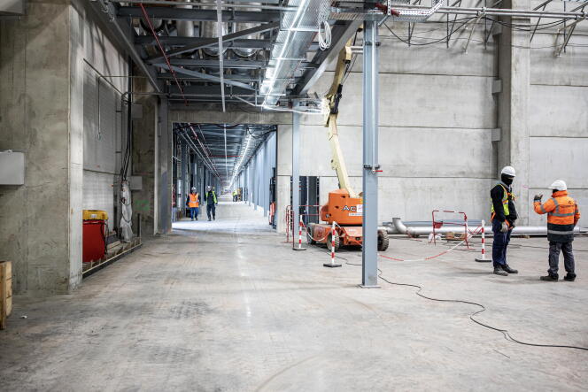 En el sitio de construcción de la gigafábrica ACC, una empresa liderada por Stellantis, TotalEnergies y Mercedes, en Douvrin Billy-Berclau (Pas-de-Calais), 13 de febrero de 2023.