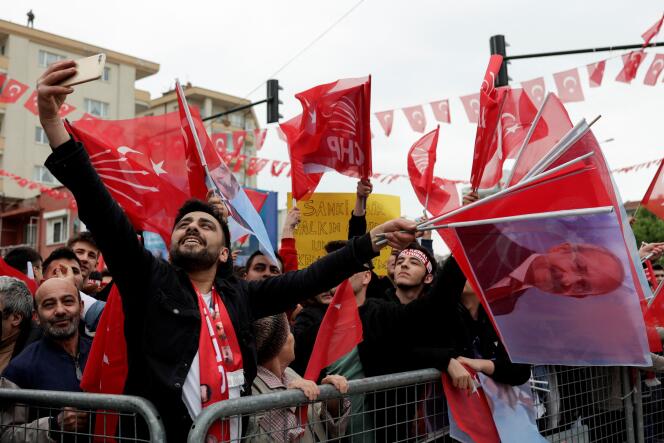 Des partisans de Kemal Kiliçdaroglu, candidat à la présidence de la principale alliance d’opposition turque, lors d’un rassemblement avant les élections présidentielles et parlementaires du 14 mai, à Bursa, en Turquie, le 11 mai 2023. 