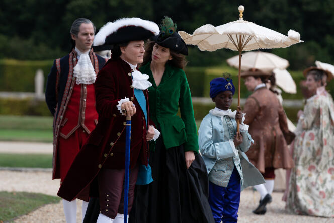 Louis XV (Johnny Depp) and Jeanne du Barry (Maïwenn), in 