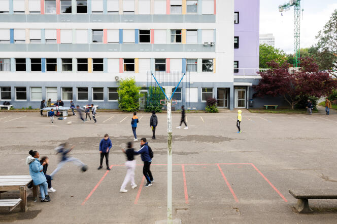In the playground of the Rosa-Parks college, in the Breil district, in Nantes, on May 11, 2023.