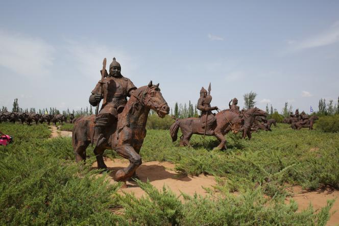 Mausoleo de Genghis Khan (estatua).