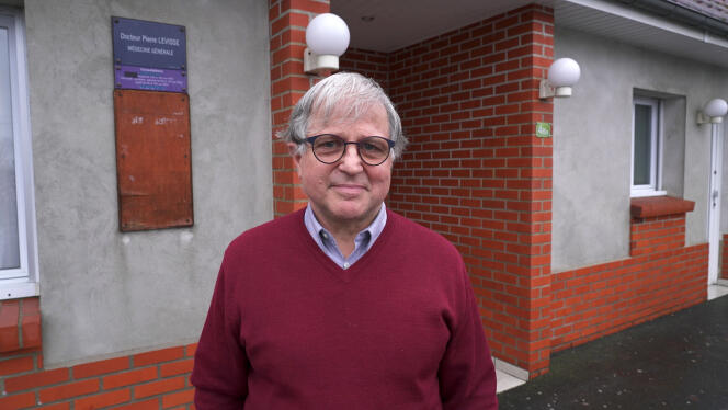 Pierre Levisse, 69 ans, médecin de campagne à Lederzeele (Nord).