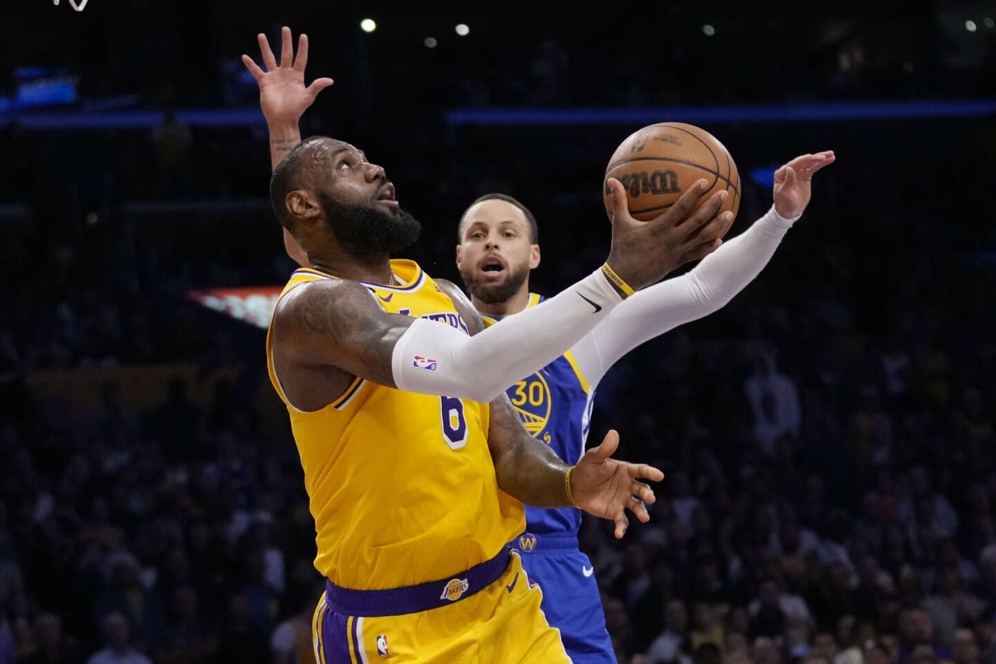 NBA : les Lakers sortent les Warriors, le Heat en finale de la Conférence  Est
