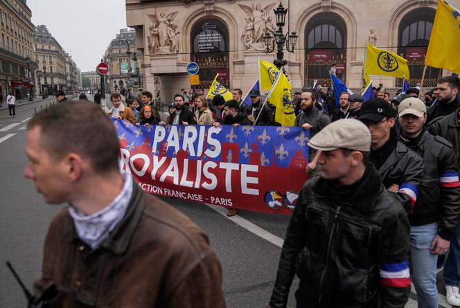 Los manifestantes de Action française se reunieron en París para rendir homenaje a Juana de Arco, el domingo 14 de mayo de 2023.