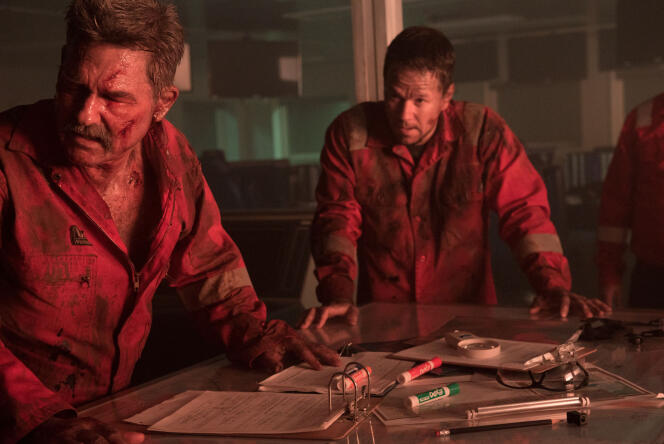 Jimmy Harrell (Kurt Russell) et Mike Williams (Mark Wahlberg) dans « Deepwater » (2016), de Peter Berg. 