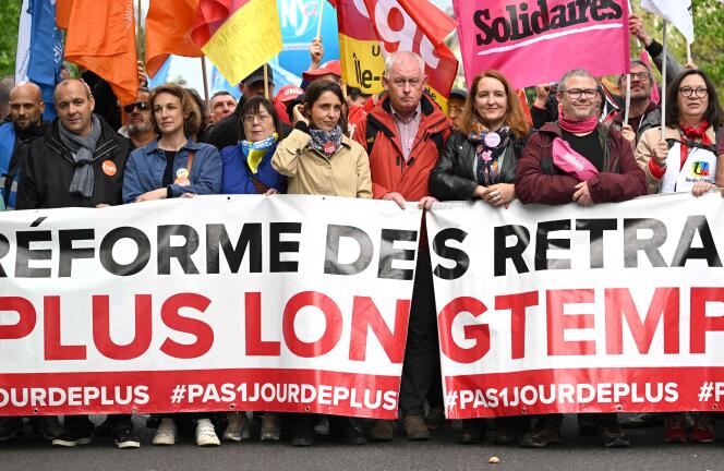 Les responsables syndicaux, en tête du cortège, lors de la Fête internationale des travailleurs, à Paris, le 1er mai 2023.