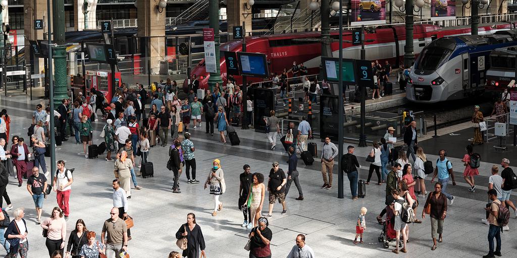 eurostar-d-un-c-t-trains-de-banlieue-de-l-autre-la-gare-du-nord