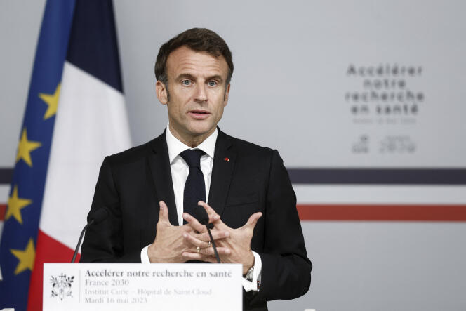 Emmanuel Macron durant sa visite à l’institut Curie consacrée à la recherche biomédicale, mardi 16 mai 2023.