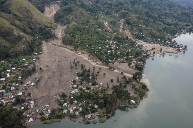 Vue aérienne prise le 8 mai 2023 montrant le glissement de terrain qui a englouti le village de Bushushu, dans l’est de la République démocratique du Congo, le 4 mai 2023.