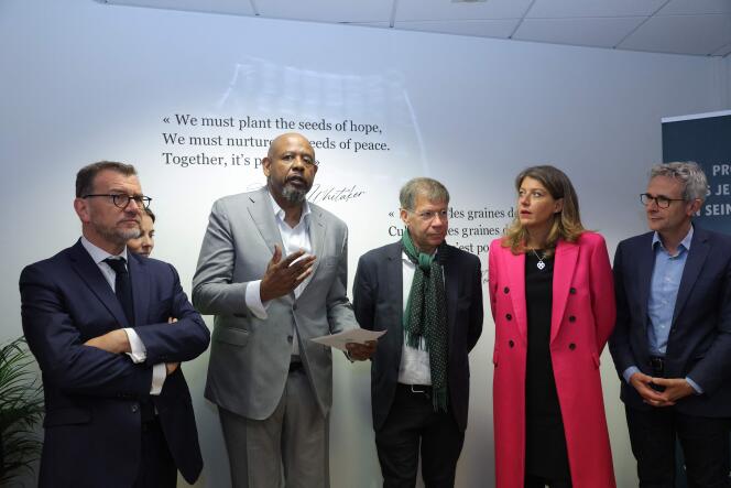Junior Minister for Cities and Housing Olivier Klein, American actor Forest Whitaker, Antoine Sire of BNP Paribas, Mayor Karine Franclet and the President of the Seine-Saint-Denis Departmental Council Stéphane Troussel at the inauguration ceremony for the Whitaker Peace and Development Initiative training center , Aubervilliers, May 17, 2023.