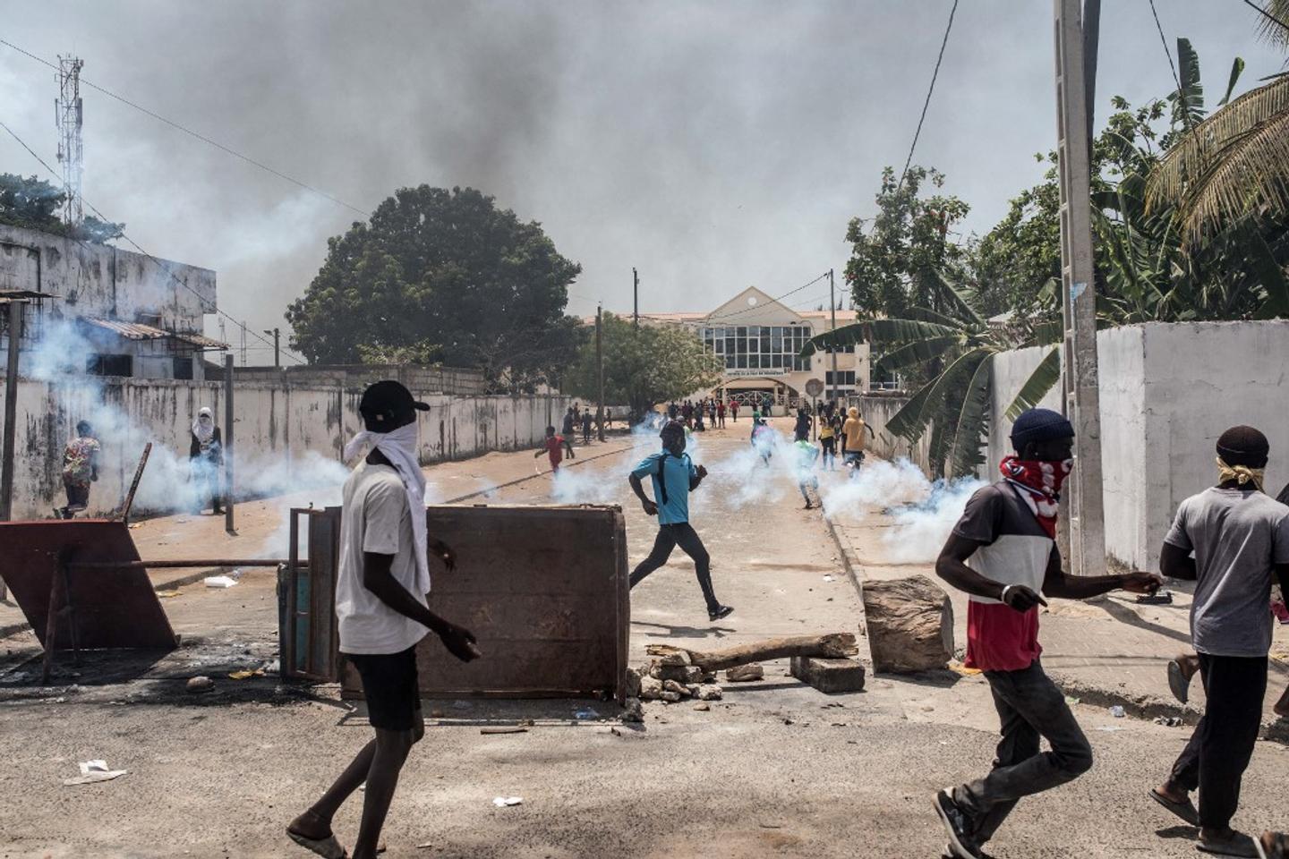 En Senegal, los jóvenes llevan la pelea del oponente Ousmane Sonko en Ziguinchor