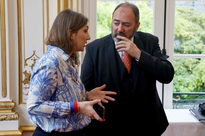 Carole Grandjean, Ministra Delegada de Educación y Formación Profesional y François Braun, Ministro de Salud, en París, 9 de mayo de 2023.