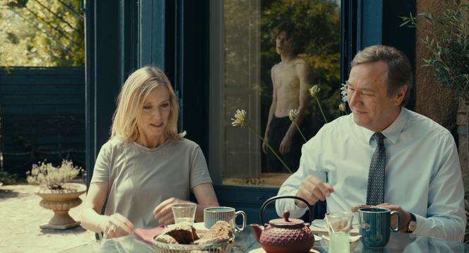 Anne (Léa Drucker), Théo (Samuel Kircher, in the background) and Pierre (Olivier Rabourdin) in