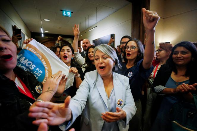 La ministra de Trabajo de Chile, Jeannette Jara, después de aprobar una ley que reduce la semana laboral de 45 a 40 horas durante un congreso en Valparaíso, Chile, el 11 de abril de 2023.