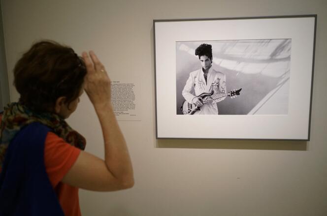 Une photographie datant de 1993 du musicien Prince par Lynn Goldsmith, à la Smithsonian’s National Portrait Gallery, à Washington,  le 22 avril 2016.
