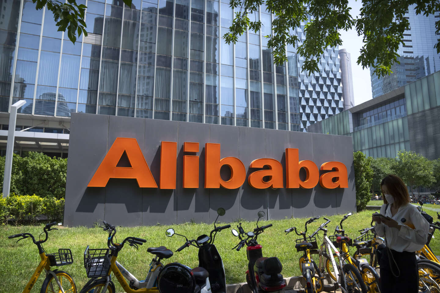 Alibaba : « Le géant chinois n’en finit pas de boire le calice depuis que l’empereur Xi a condamné la société à se suicider »