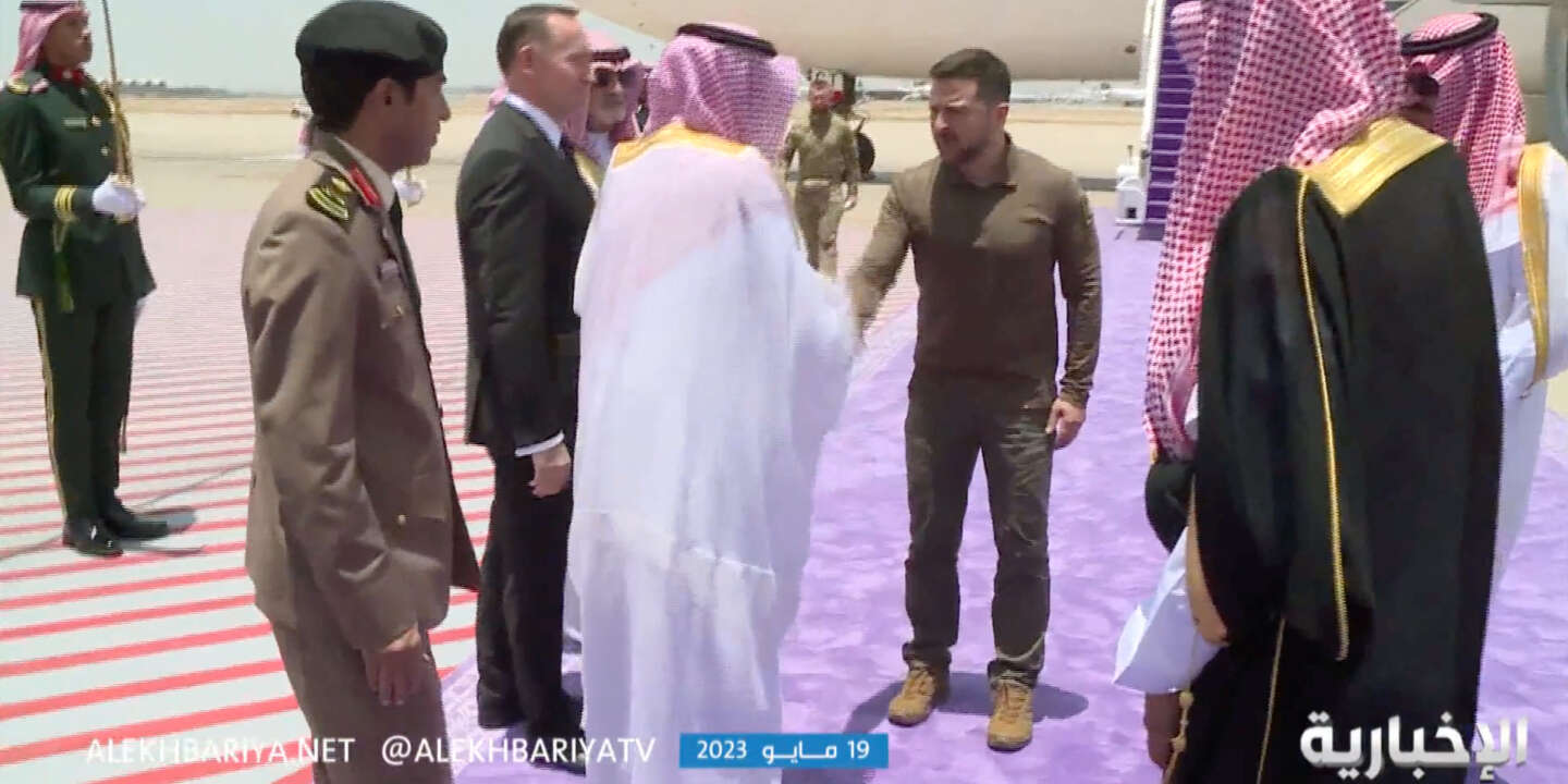 Volodymyr Zelensky in Saudi Arabia for the Arab League conference