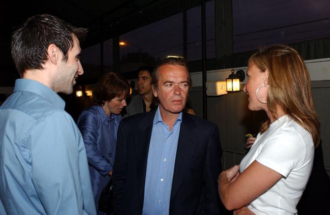 Martin Amis with writers Scott Mebus and Kathy DeMarco on May 31, 2003 in Los Angeles, California.