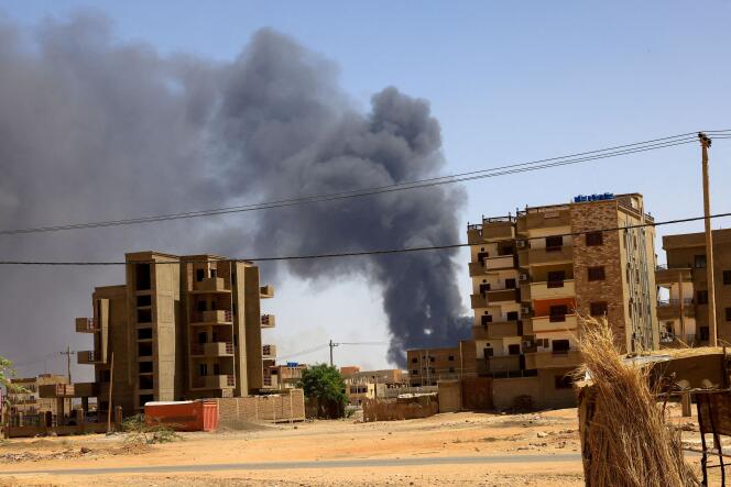 Smoke rises above buildings after an aerial bombardment, during clashes between the paramilitary Rapid Support Forces and the army in Khartoum North, Sudan, May 1, 2023.