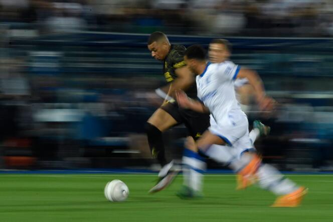 PSG striker Kylian Mbappé in the sprint, May 21, 2023, in Auxerre.