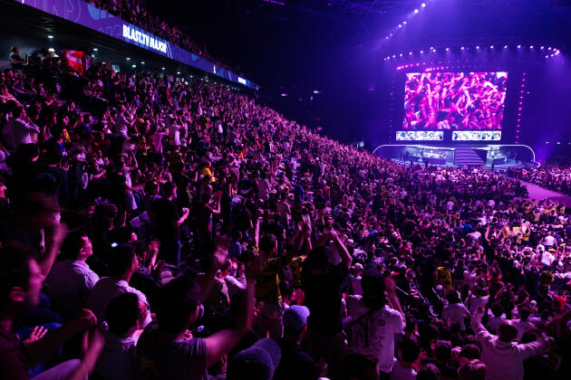 Twelve thousand supporters made the trip to the Accor Arena in Paris, which was sold out on May 21, 2023.