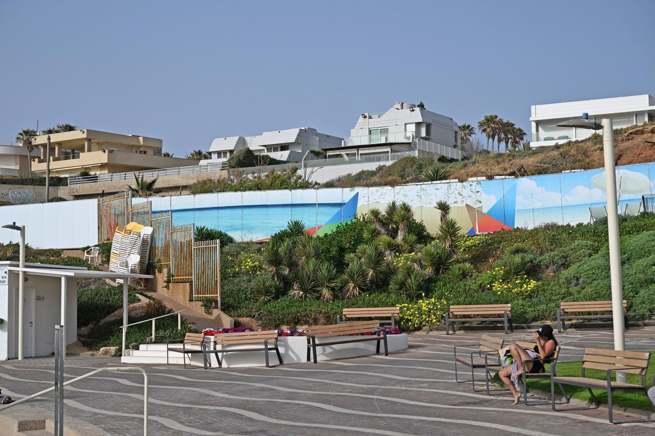 The bittersweet exile of carbon swindler millionaires, convicted in France  and stuck in Israel