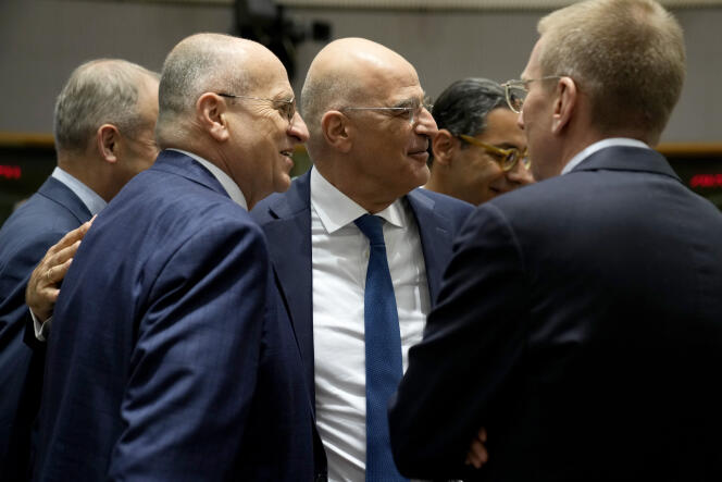 Greek foreign minister Nikos Dendias (center), Polish foreign minister Zbigniew Rau (left) and Latvian foreign minister Edgars Rinkevics at the European Council in Brussels, on May 22, 2023.