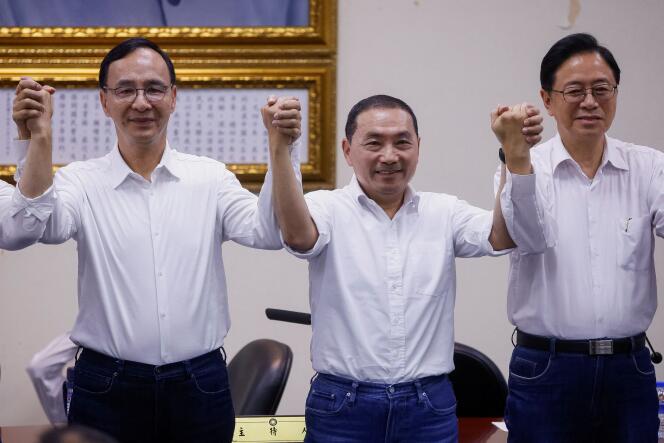Le candidat du Kouomintang, Hou Yu-ih (au centre), à Taipei, Taïwan, le 17 mai 2023.