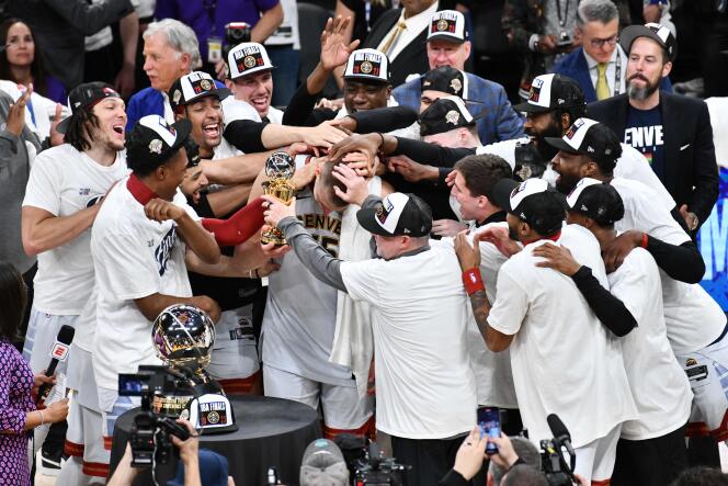 The Denver Nuggets congratulate Nikola Jokic after lifting the NBA Western Conference Champions Trophy.  On May 22, 2023, in Los Angeles, USA.