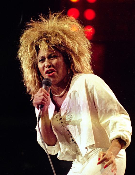 Tina Turner sur la scène du Madison Square Garden, à New York, le 1er août 1985.