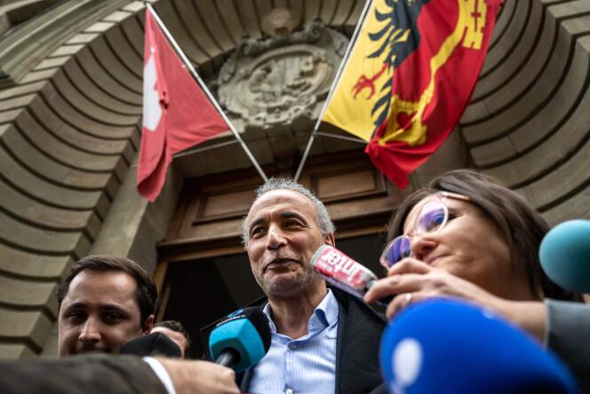 L’islamologue suisse Tariq Ramadan devant le palais de justice de Genève, le 24 mai 2023, 