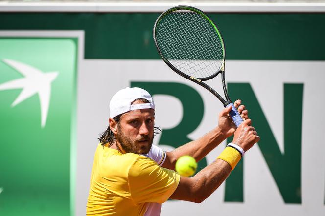 Lucas Pouille durante su segunda ronda de clasificación para Roland-Garros, contra el taiwanés Tseng Chun-hsin, el 24 de mayo de 2023 en París. 