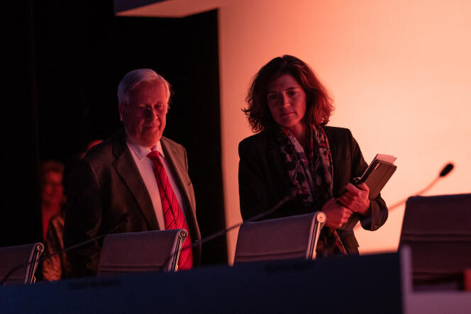 La directora general de Orange, Christel Heydemann, y el presidente de la operadora, Jacques Aschenbroich, durante la asamblea general del grupo, en París, el 23 de mayo de 2023.