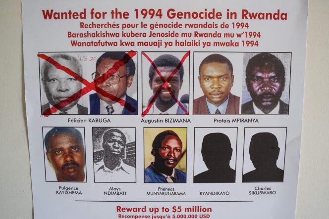 Fulgence Kayishema, abajo a la izquierda, era buscado por su papel en el genocidio tutsi en Ruanda en 1994.