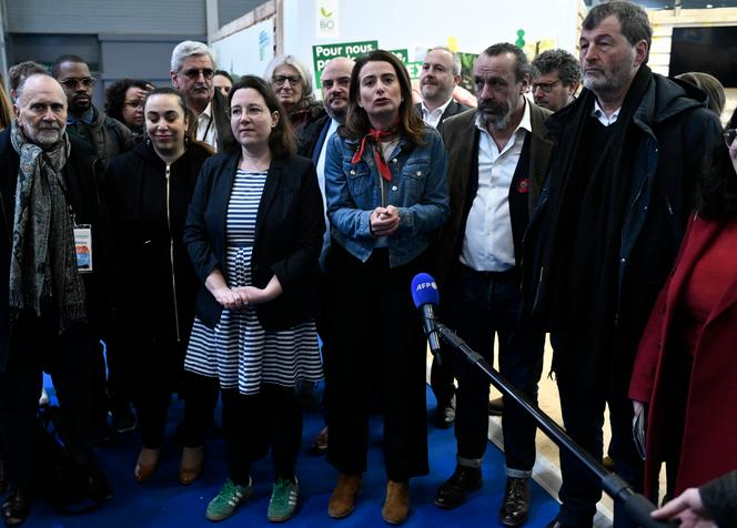 The national secretary of Europe Ecologie-Les Verts, Marine Tondelier (in the center), in Paris, March 2, 2023.