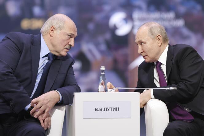 Alexandre Loukachenko et Vladimir Poutine, à Moscou, le 24 mai 2023.