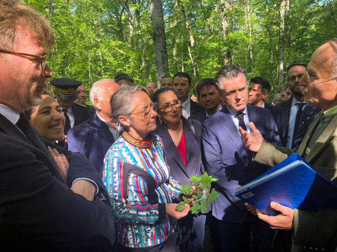 Elisabeth Borne visite le Parc national des forêts à l’occasion de la Fête de la nature, en Côte-d’Or, le 26 mai 2023. 