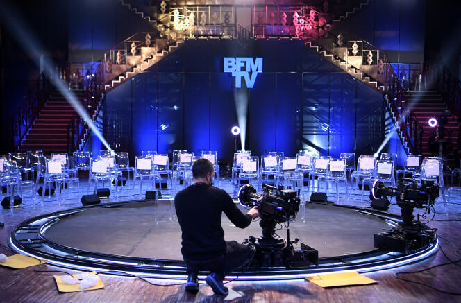 Le plateau de l’émission politique « La France dans les yeux », programmée au début de la campagne présidentielle et diffusée sur BFM-TV, à Saint-Denis (Seine-Saint-Denis), le 9 février 2022. 