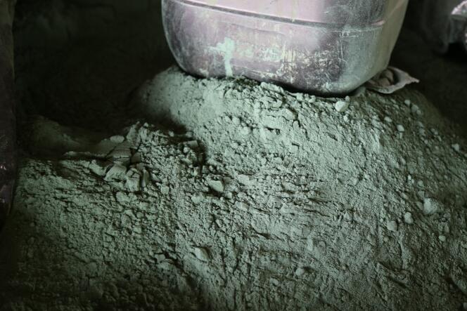 Polvo de cobalto crudo en una planta de procesamiento en Lubumbashi, República Democrática del Congo, en febrero de 2018.