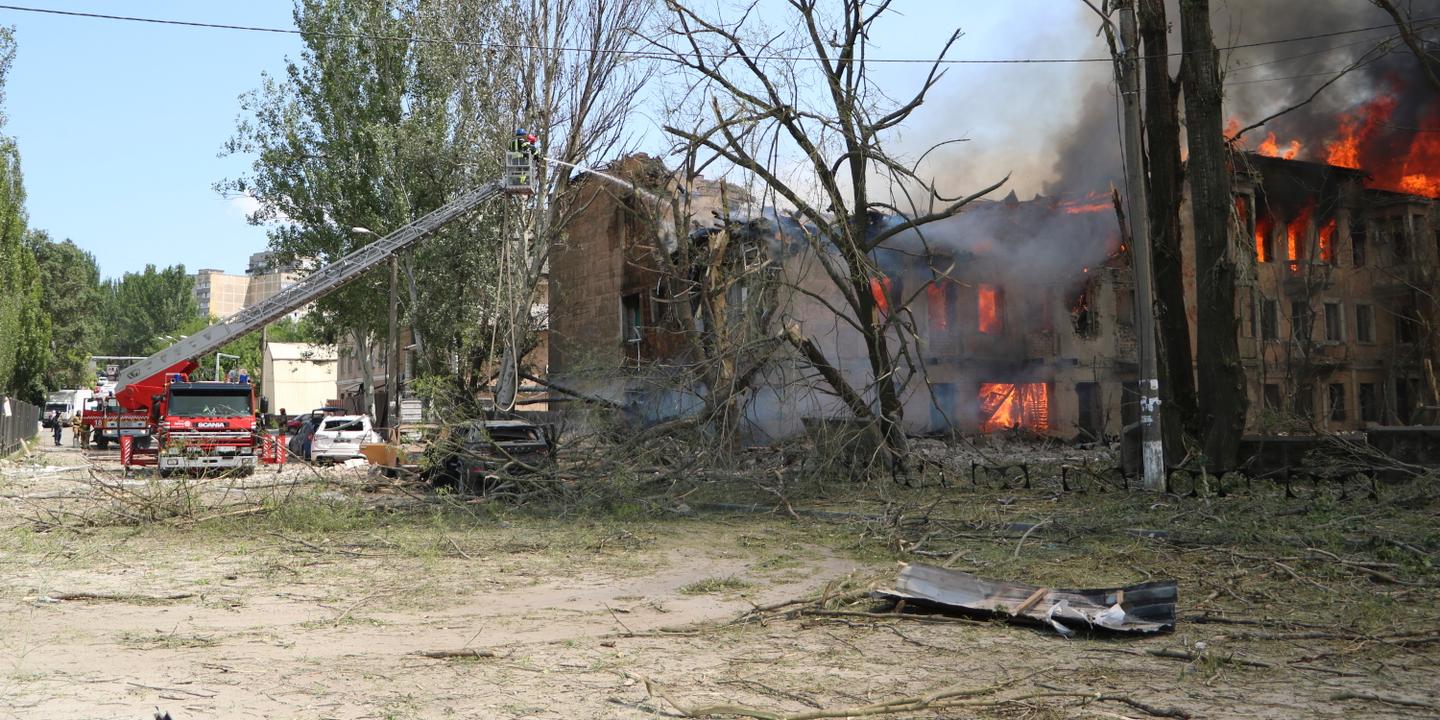 Guerre en Ukraine, en direct : une fillette tuée et vingt-deux blessés dans le bombardement russe d’un quartier résidentiel près de Dnipro