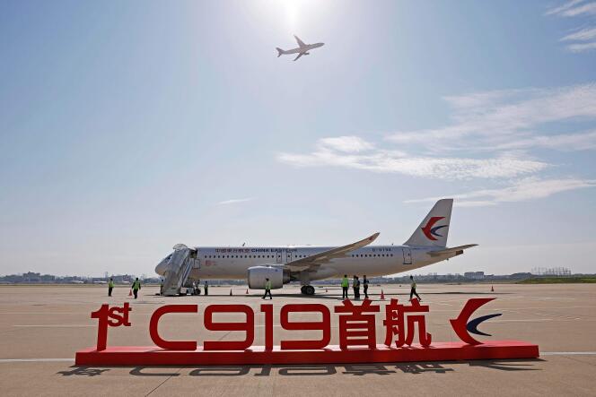 El primer avión comercial de China, el C919, antes de su primer vuelo comercial de Shanghai a Beijing en el aeropuerto de Hongqiao en Shanghai, China, el 28 de mayo de 2023.
