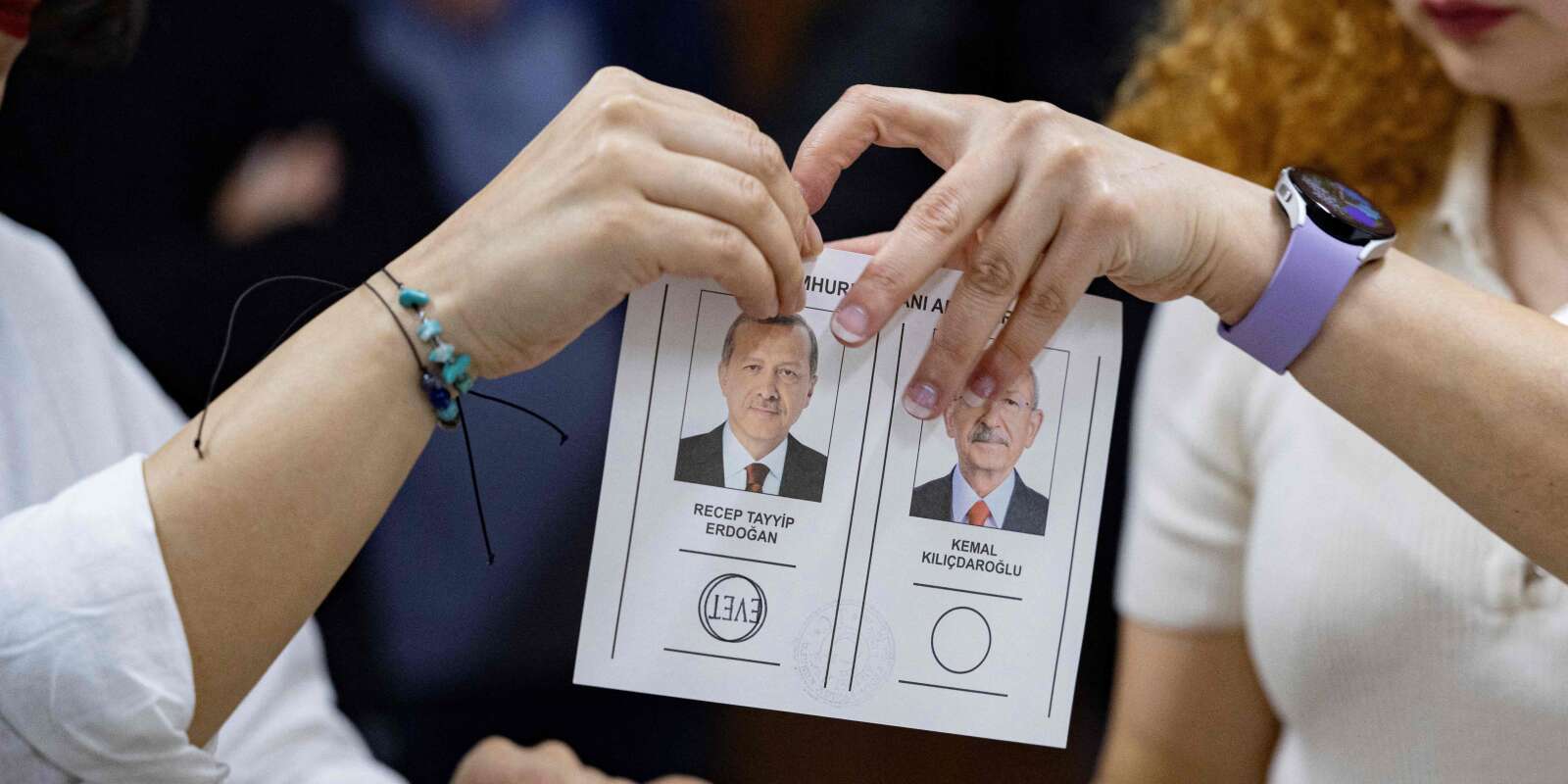 Dans un bureau de vote, à Istanbul, le 28 mai 2023.