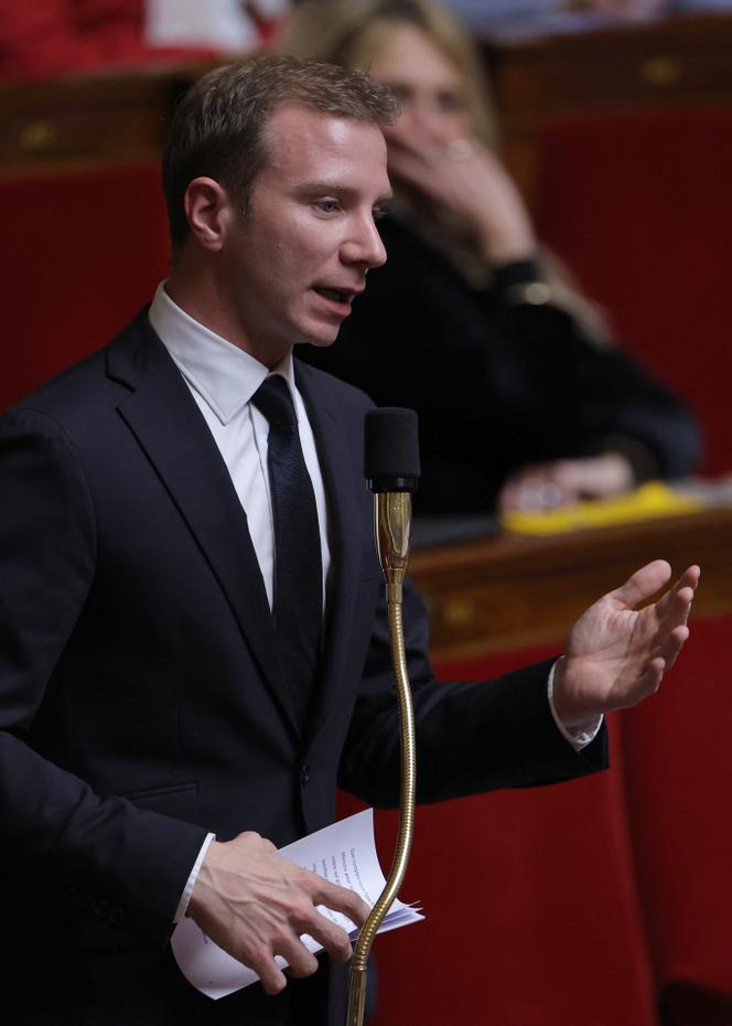 El diputado Les Républicains du Rhône Alexandre Vincendet durante una sesión de preguntas al gobierno en la Asamblea Nacional, en París, el 7 de marzo de 2023. 