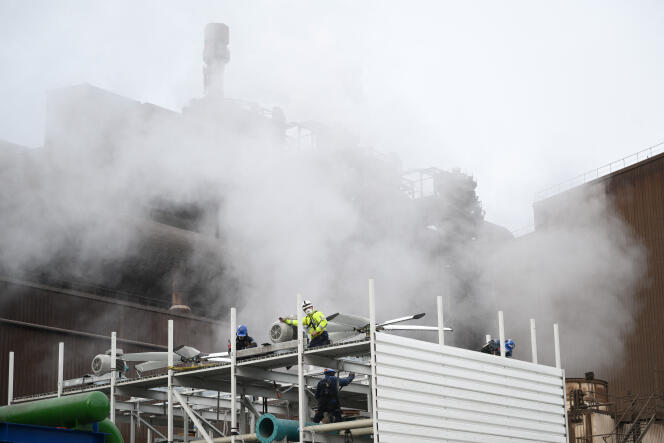 A Fos-sur-Mer (Bouches-du-Rhône), une usine d’ArcelorMittal a adopté un plan visant à réduire jusqu’à 35 % son empreinte carbone d’ici à 2030. Ici le 22 février 2023.