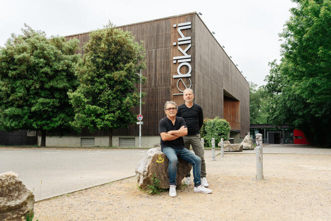 Hervé and Fabrice Sansonetto, May 23, 2023, in front of the Le Bikini hall, in Ramonville-Saint-Agne (Haute-Garonne).